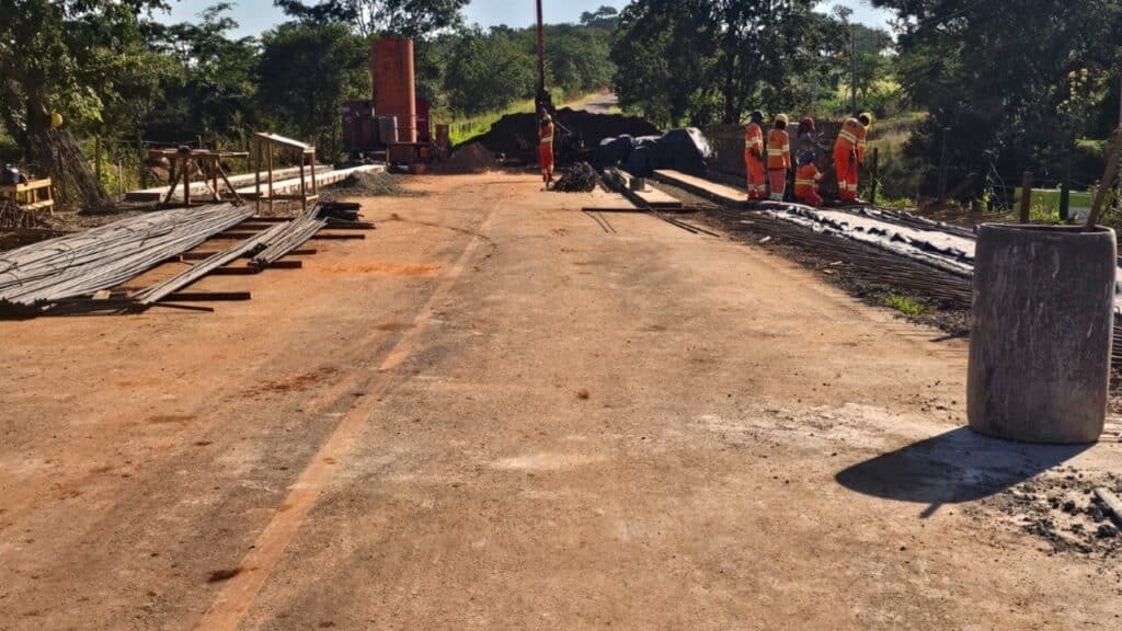Ponte que liga São José a Nuporanga