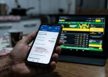 Governo passa a monitorar transações e limitar como brasileiros usam benefício com nova lei