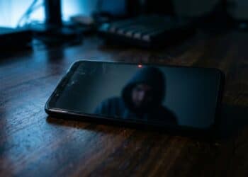 Como saber se seu celular está sendo espionado mesmo quando tudo parece normal no aparelho