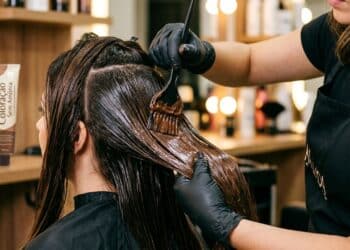 As 4 tinturas sem amônia para ter cabelo forte, hidratado e sem cheiro desagradável