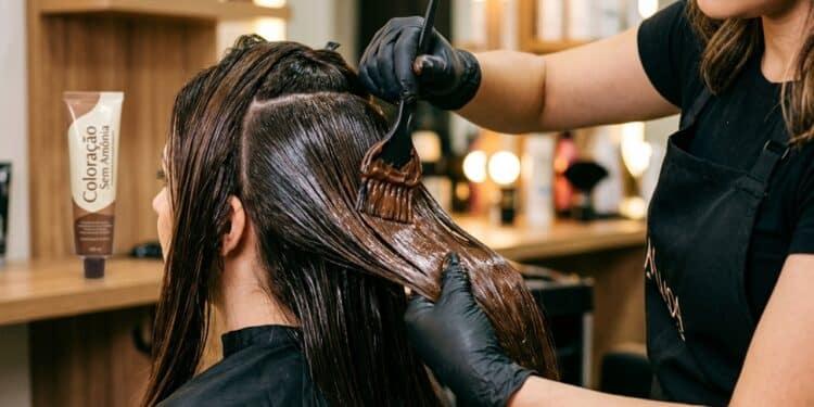 As 4 tinturas sem amônia para ter cabelo forte, hidratado e sem cheiro desagradável