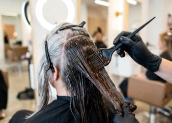 5 tinturas baratinhas que cobrem 100% dos fios brancos e ainda dão brilho por menos de R$ 60