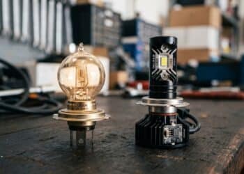 Câmara passa pra frente projeto que libera troca dos faróis originais por lâmpadas LED nos carros