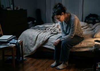 Burnout Silencioso: 3 sinais que você confunde com "preguiça" mas são gritos de socorro