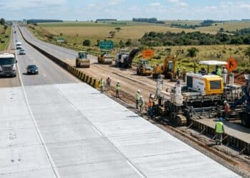 Trecho de 32,71 quilômetros da PR-151 alcança 45,6% com concreto e novas terceiras faixas com R$ 131 milhões investidos