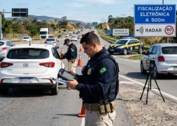 A polícia está registrando motoristas em alta velocidade a cada dez minutos