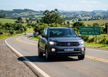 Mudanças no uso do farol já estão valendo em 2026 e podem gerar multa na CNH
