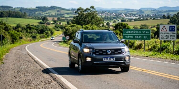 Mudanças no uso do farol já estão valendo em 2026 e podem gerar multa na CNH