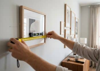 Curadoria de Quadros: esse truque de decoração que faz seus quadros parecerem de galeria