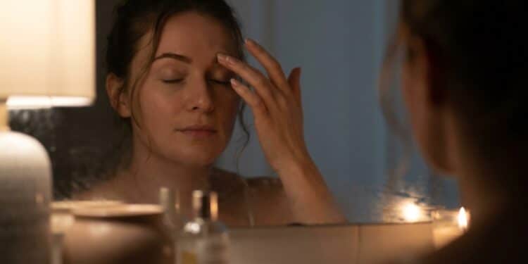 Detox de Pálpebras: a massagem de 60 segundos que “abre” o olhar cansado antes de dormir