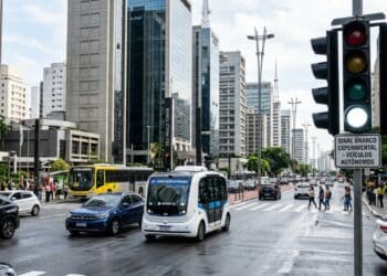 Semáforo com 4ª luz branca: o que significa e para que serve no trânsito