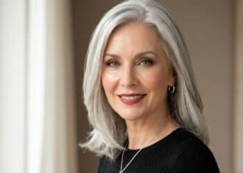 Maquiagem para Grisalhas: as 3 cores que acendem seu rosto (e as que te apagam)