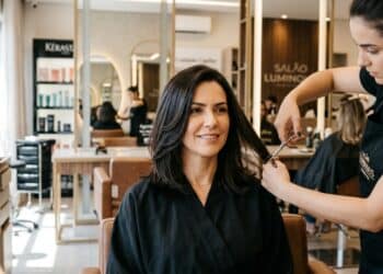 Cortes de cabelo feminino que mulheres acima de 35 anos estão escolhendo para renovar o visual