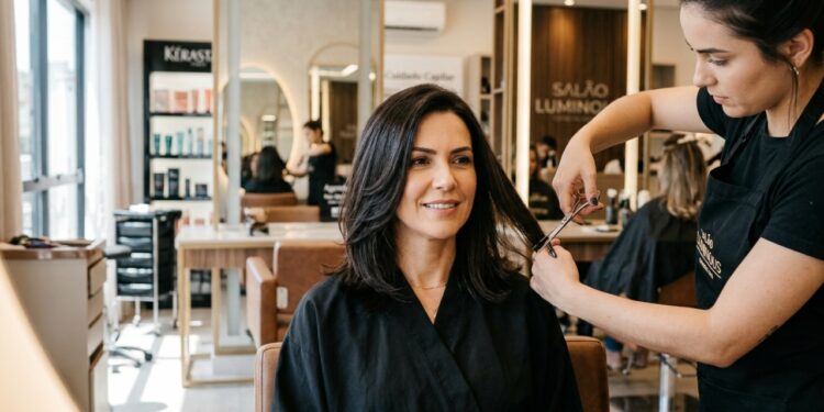 Cortes de cabelo feminino que mulheres acima de 35 anos estão escolhendo para renovar o visual