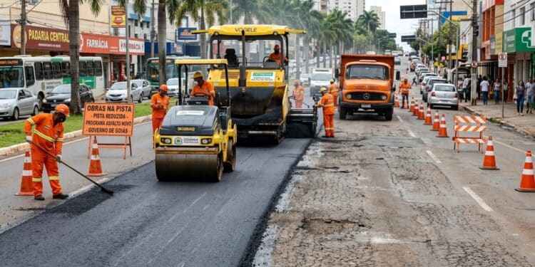 Nova fase do asfalto em Goiás alcança 126 municípios com investimento de R$ 165,5 milhões