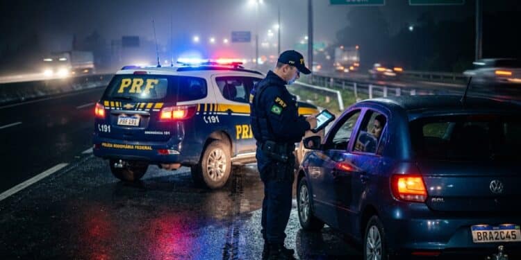 Perdeu a habilitação na hora: 5 atitudes no trânsito que levam à suspensão imediata segundo o CTB