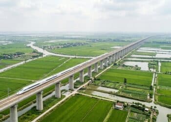 A ponte mais longa do mundo chama atenção com 164,8 km em um megaprojeto ferroviário