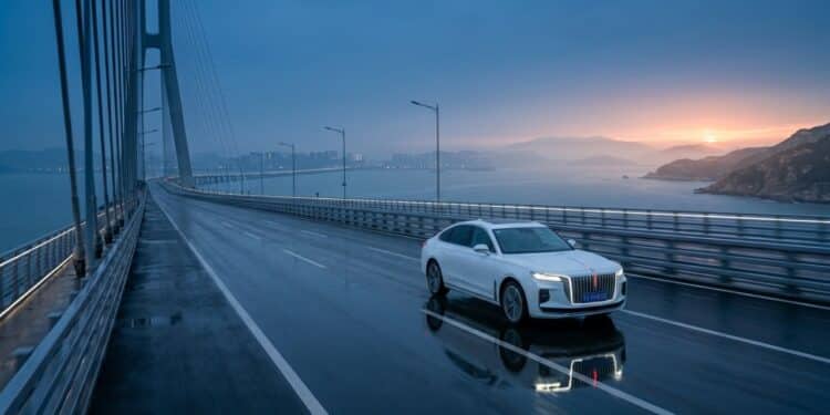 Nova bateria chinesa pode fazer carros elétricos rodarem mais de 1.000 km sem parar para recarregar