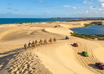 O “Saara do Nordeste” tem passeios de dromedários, dunas que mudam de lugar e já foi até mesmo cenário de novelas famosas