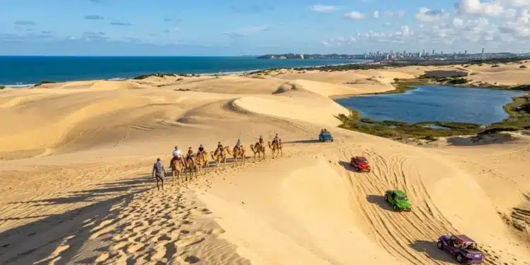 O “Saara do Nordeste” tem passeios de dromedários, dunas que mudam de lugar e já foi até mesmo cenário de novelas famosas