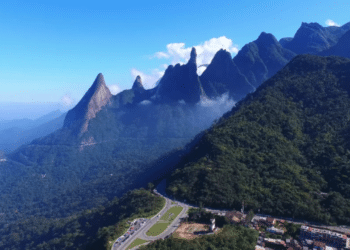 Teresópolis é uma cidade serrana do Rio de Janeiro, famosa pelo clima ameno, natureza e turismo de montanha. // Créditos: YouTube @NanauSolMaior