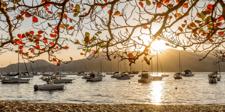 A “Capital Nacional da Vela” preserva 85% do território e abriga um dos maiores cemitérios de naufrágios do Brasil