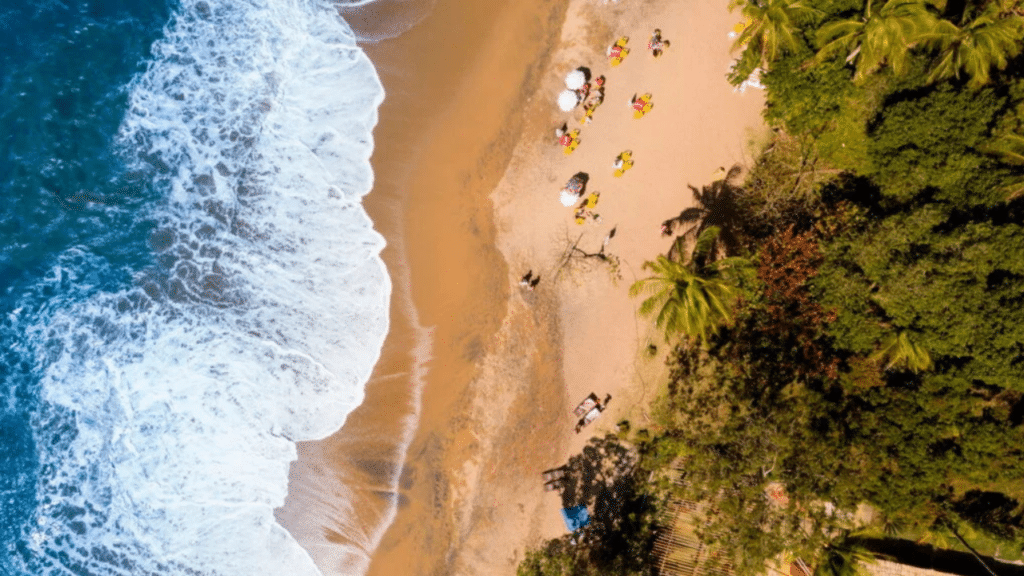 A “Capital Nacional da Vela” preserva 85% do território e abriga um dos maiores cemitérios de naufrágios do Brasil