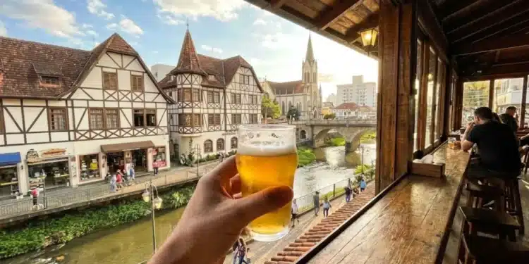 A lei federal da Capital Brasileira da Cerveja torna essa cidade fundada por um Europeu um destino turístico famoso