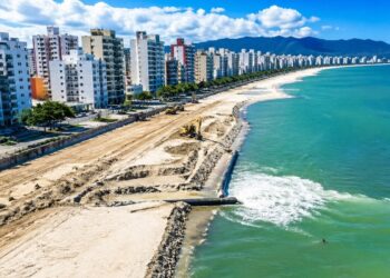 Megaobra de R$ 327 milhões para o maior alargamento de praias do Brasil é retomado em SC e já atinge 68% de execução em volume de areia depositada em orla
