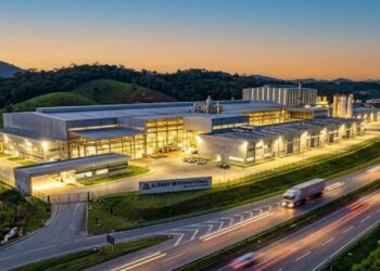 Gigante global fatura R$ 5,8 bilhões anualmente e mantém fábrica estratégica às margens de rodovia em Santa Catarina