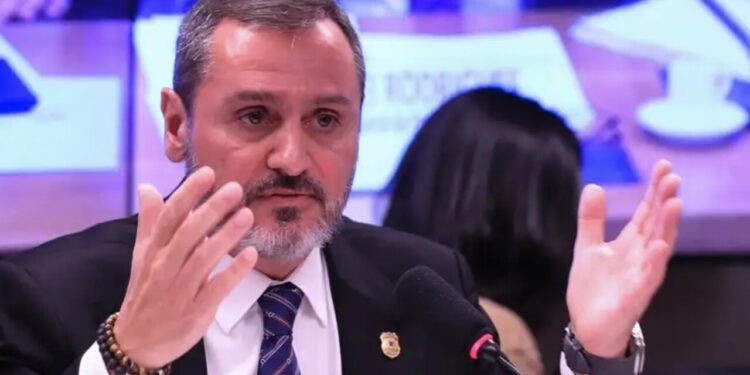 Oposição aumenta pressão sobre Lula e pede saída do diretor-geral da Polícia Federal