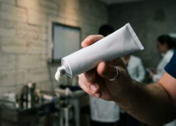 Anvisa proíbe venda online de medicamentos irregulares para acne em todo o país