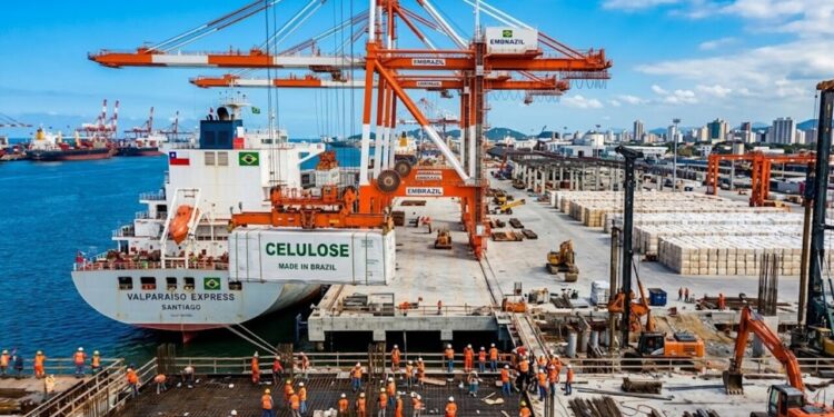 Megainvestimento chileno de R$ 2 bilhões impulsiona obras no maior porto da América Latina no Brasil com construção de novo terminal para movimentar 3,55 milhões de toneladas de celulose