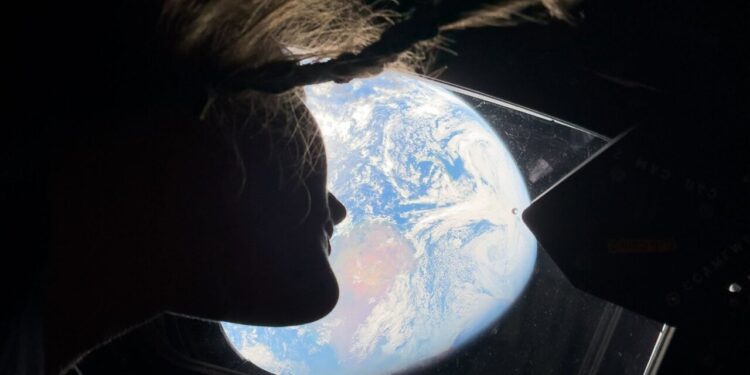 Missão Artemis 2 avança rumo à Lua e nave entra em área onde gravidade lunar supera a terrestre