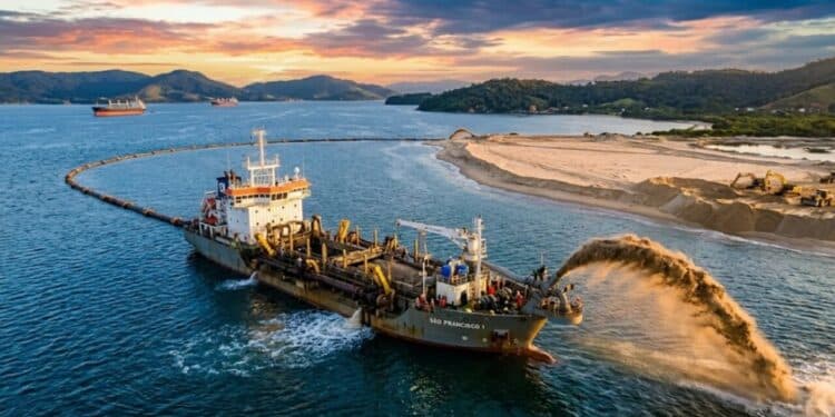 Santa Catarina realiza megaoperação de R$ 333 milhões que já removeu areia do mar equivalente a duas mil piscinas olímpicas e amplia acesso para navios maiores