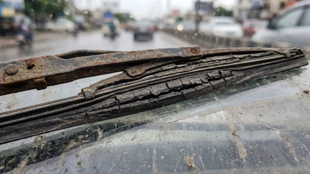 Motoristas sem item obrigatório no carro estão sujeitos a multa de R$ 195 e 5 pontos na CNH