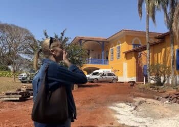 Casal de apresentadores brasileiros restaura fazenda histórica de 150 anos e revive patrimônio antigo no interior de São Paulo sem abrir mão de conforto e luxo