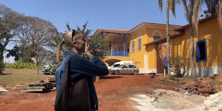 Casal de apresentadores brasileiros restaura fazenda histórica de 150 anos e revive patrimônio antigo no interior de São Paulo sem abrir mão de conforto e luxo