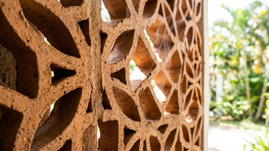 A solução econômica para refrescar o ambiente em dias de calor intenso utilizando recursos básicos