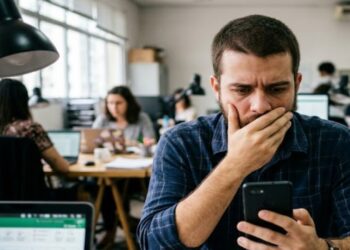 Justiça decide que demissão por WhatsApp é válida e sem indenização por dano moral para funcionário