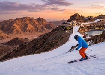 Megaprojeto 'Trojena' promete 'fazer nevar' e construir estação de esqui de R$ 2,4 bilhões no meio do deserto escaldante na Arábia Saudita