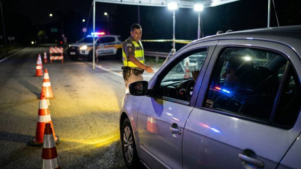 Nova regra pode gerar gasto de quase R$ 3 mil para motoristas e acende alerta no Brasil
