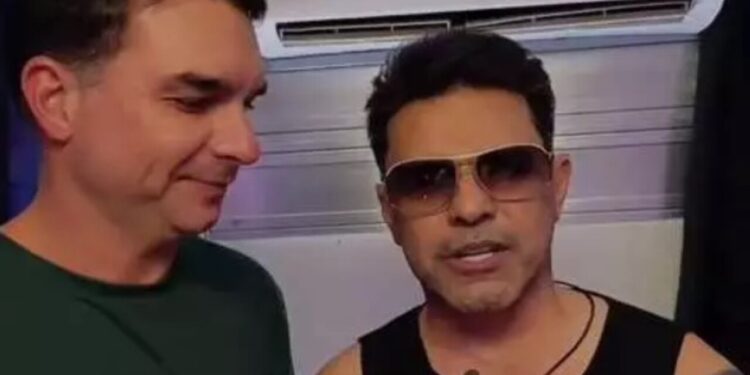 Flávio e Zezé Di Camargo se encontram durante evento em Campo Grande e cantor deixa mensagem para Jair Bolsonaro