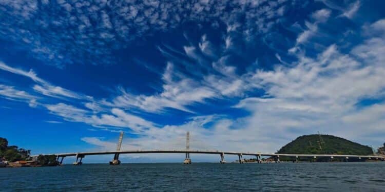 Obra em ponte de R$ 386,9 milhões entra na reta final e reúne quase 500 trabalhadores a duas semanas da inauguração no Paraná