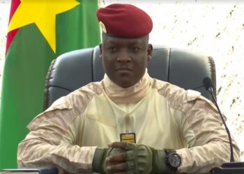 Chefe militar de Burkina Faso afirma que democracia 'deve ser deixada de lado'
