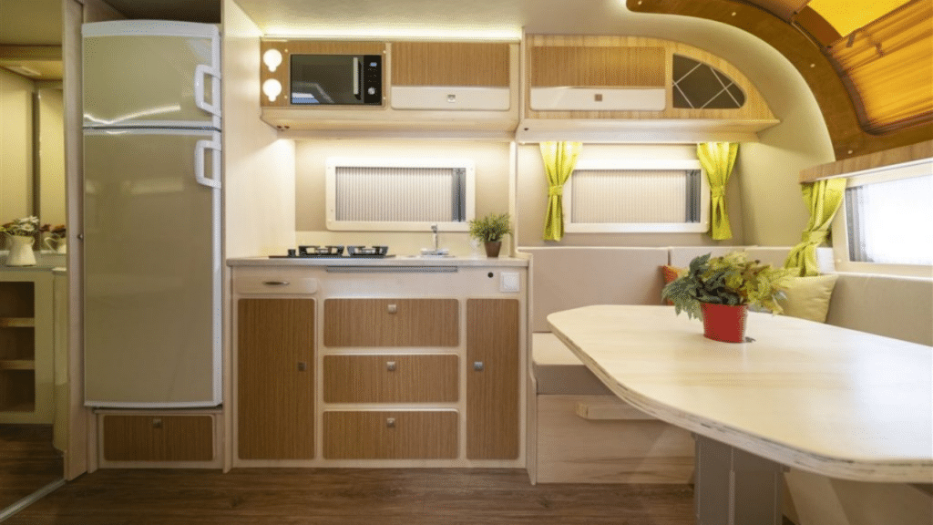 Aspectos por dentro do trailer se destaca pela modernidade - Créditos: Divulgação/Pino Karavans