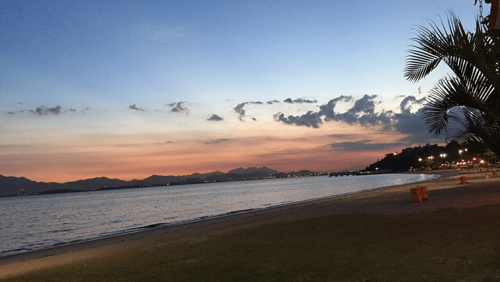 Balneabilidade melhora e traz esperança para frequentadores da Praia da Bica