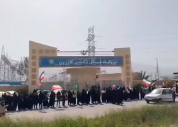 'Corrente humana' feita por iranianos em usinas após ameaças dos Estados Unidos chama atenção e eleva preocupação global