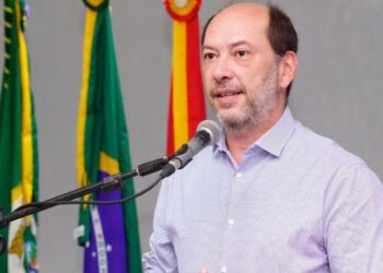 Nomeação de irmão de Ciro Gomes no BNDES com salário de 52,5 mil reais provoca reação na ala do PT