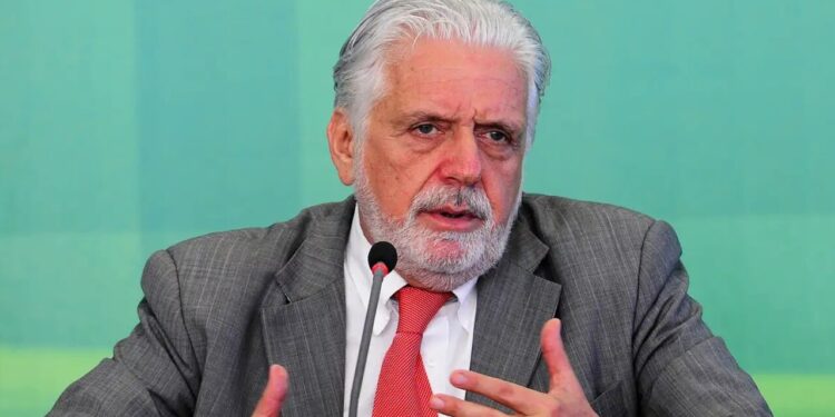 Líder do PT no Senado se pronuncia após rejeição de Jorge Messias e afirma que "quem perdeu foi o Brasil"